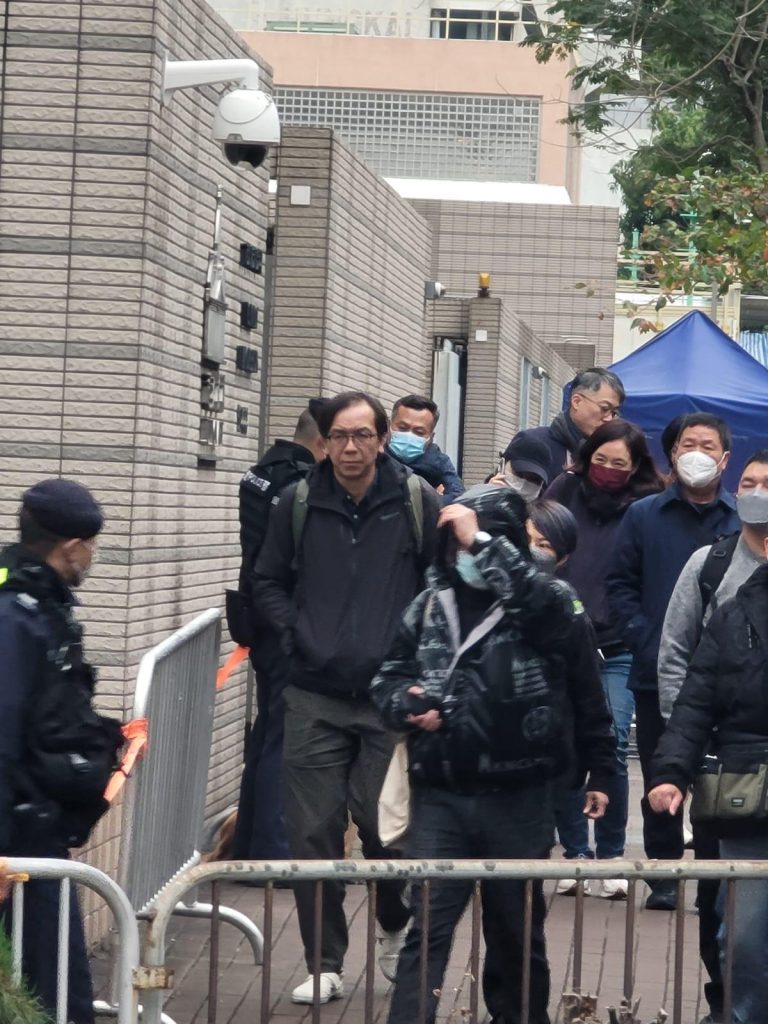 鍾沛權聽審後離開法庭。（朱先儒攝）