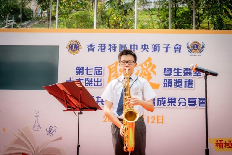 學生台上才藝表演