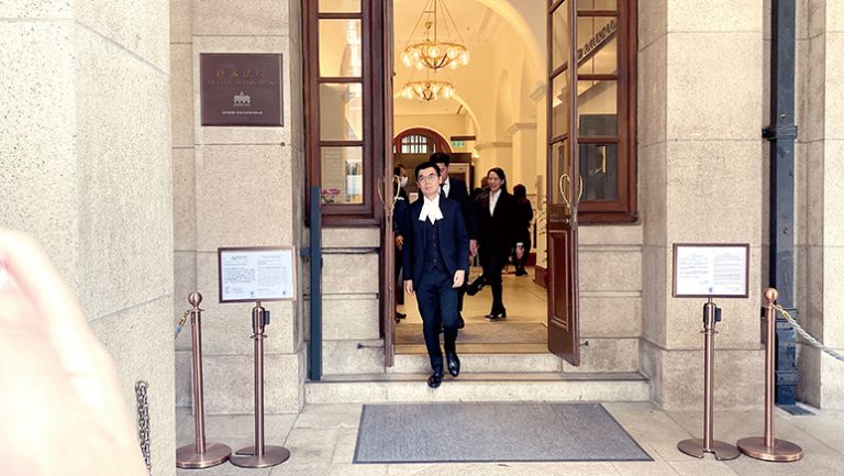 律政司副刑事檢控專員周天行（圖）代表控方盤問黎智英。