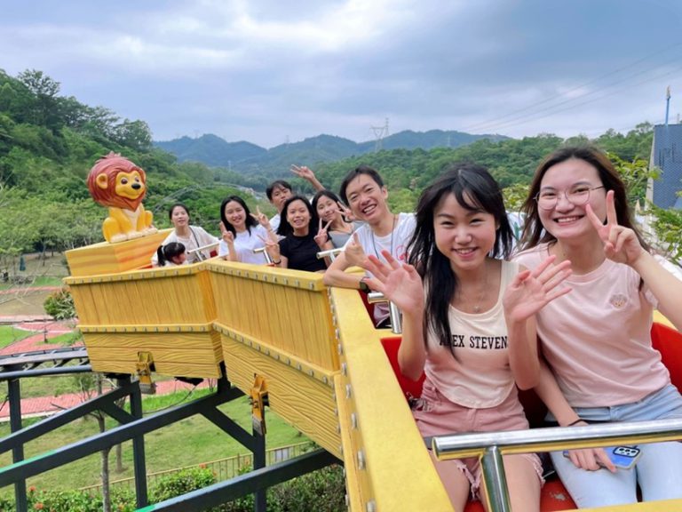 七彩澳遊世界,是一個位於增城區的重點建設專案,通過親身體驗,香港學生對內地的自然生態和文化旅遊資源有了更深入的瞭解
