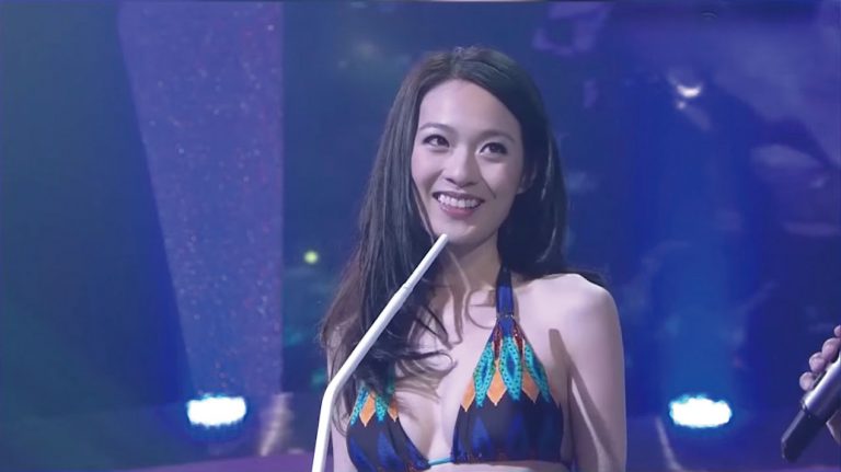 2012年參加《墨爾本華裔小姐競選》贏得冠軍及最上鏡小姐，蔡潔創下地區紀錄。翌年來港參加《國際中華小姐競選》，最終未能打入三甲，但卻因此獲得入行機會。