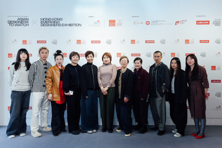 5 位亞洲十大焦點設計師與主禮嘉賓合影。