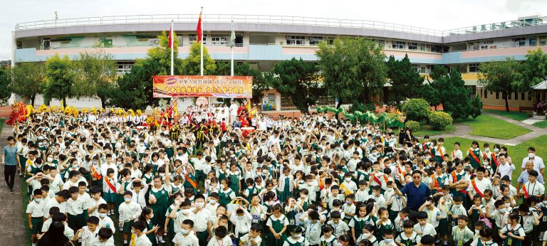 近800名師生踴躍參與。
