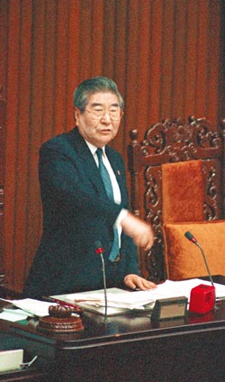梁肅戎