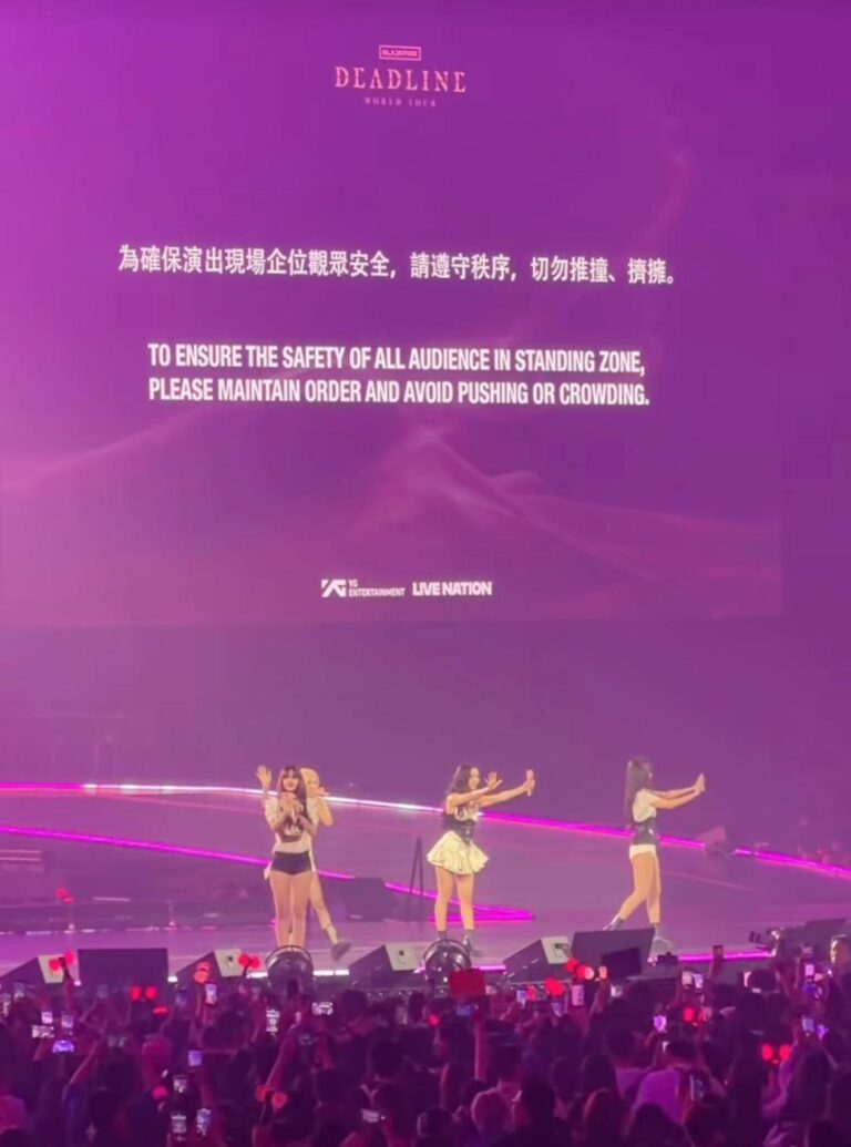 BLACKPINK成員優雅地勸喻歌迷退後一步,但全部不為所動。