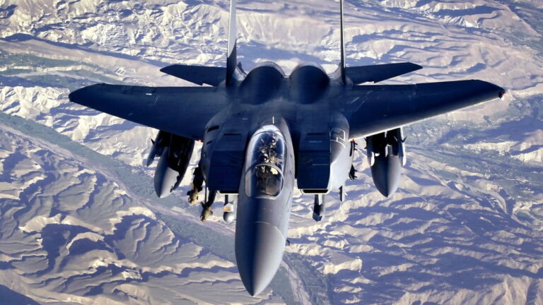 圖為被伊朗擊落的美軍F-15E「打擊鷹」同型號戰機。