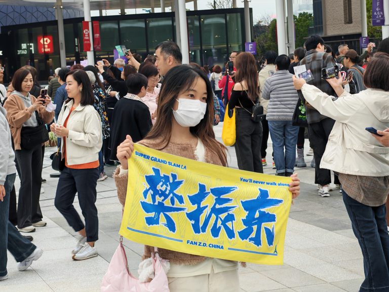 有觀眾表示，專程入場力撐偶像乒球冠軍樊振東。（燊亮攝）