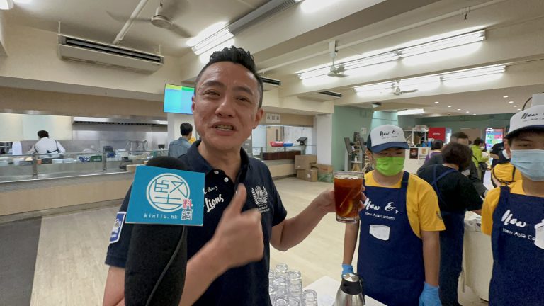 現場人士對同學的表現表示讚賞。（燊亮 攝）