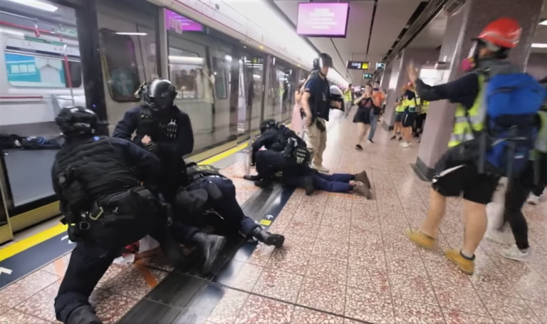 港鐵太子站於2019年8月31日發生衝突,警員當時在月台追捕示威者。