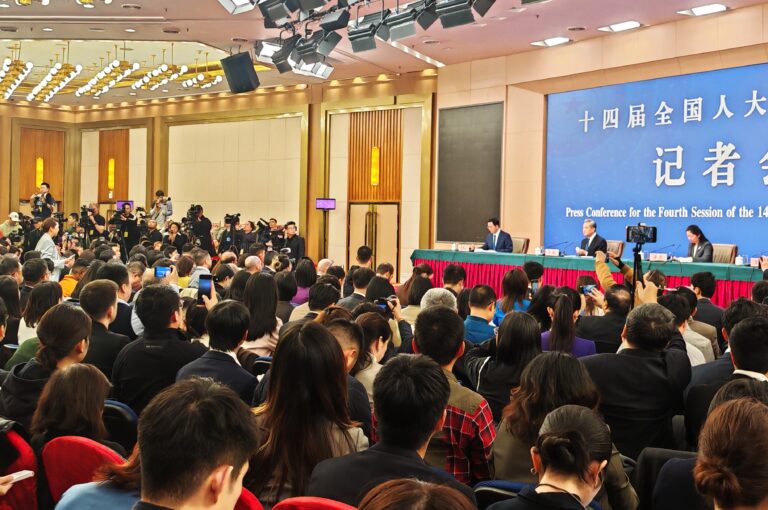 王毅再次批評日本首相高市早苗早前發表「台灣有事」言論，令人聯想當年日本軍國主義。（燊亮攝）