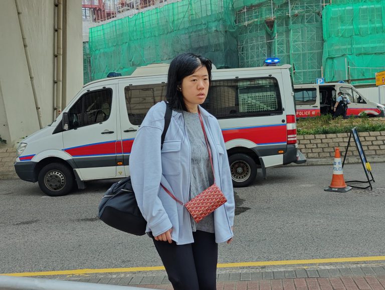 黎智英女兒黎采抵達法院。（周文虎攝）