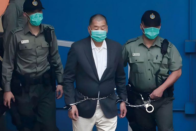 黎智英透過律師稱,不應以他人的行為將他定罪。