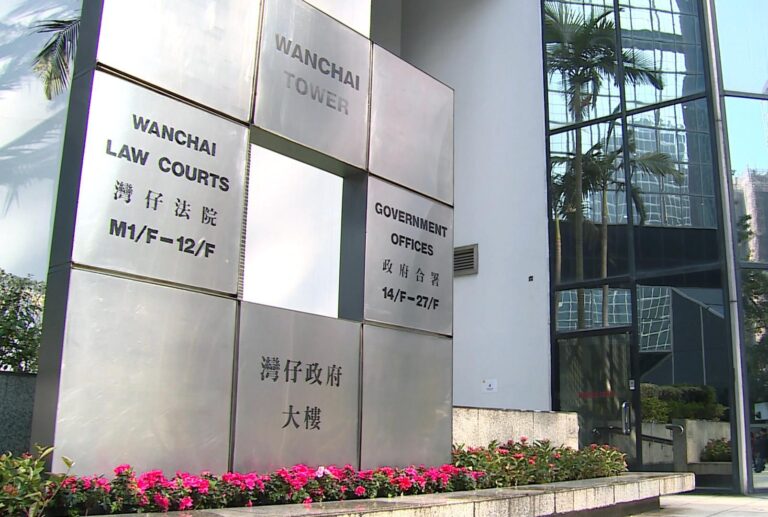 男文員於區域法院承認全部罪名。
