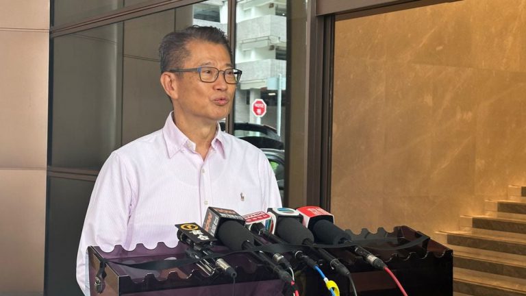 陳茂波重申，政府沒有考慮放寬額外印花稅等管理需求的樓市「辣招」。