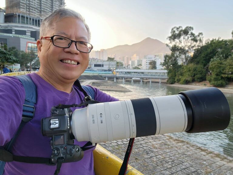 以往熱愛拍攝的鄺士山被揭發去年在港鐵站以手機偷拍裙底。（K Kwong FB）