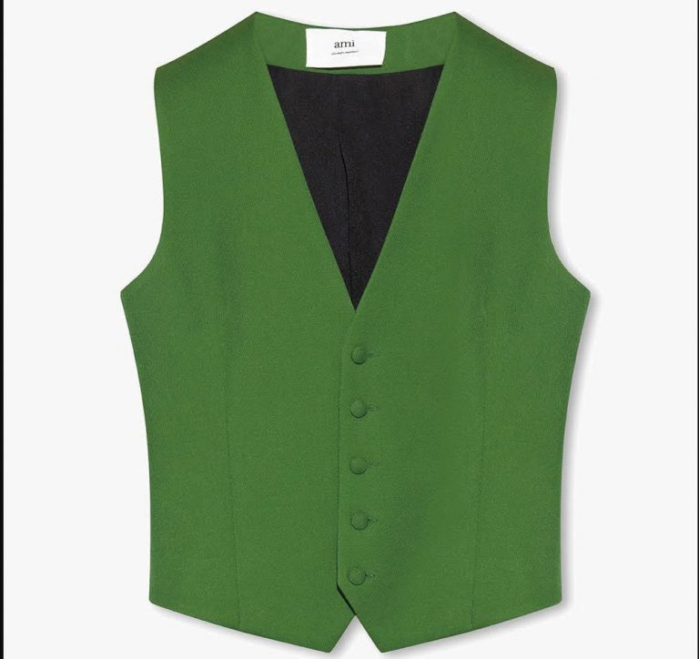 AMI Paris V-neck waistcoat $2,400/a貫徹品牌法式風韻，最外層物料是初剪羊毛。