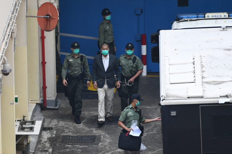 黎智英被指鼓動學生上街對抗政府,涉違反串謀發布煽動刊物等罪受審。