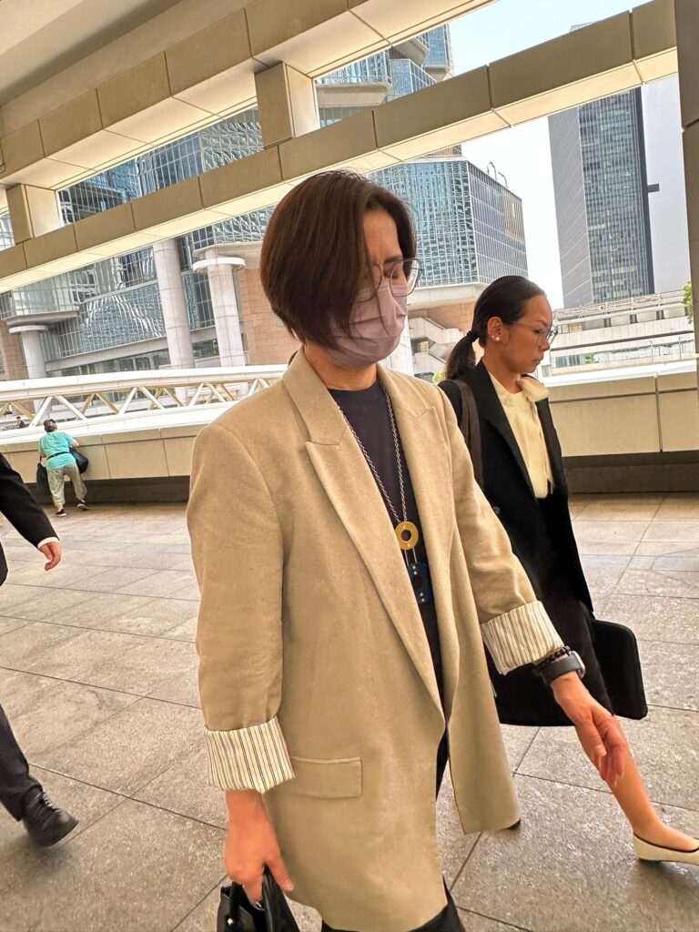 被告之一、五女周蕙蕙今續到庭。