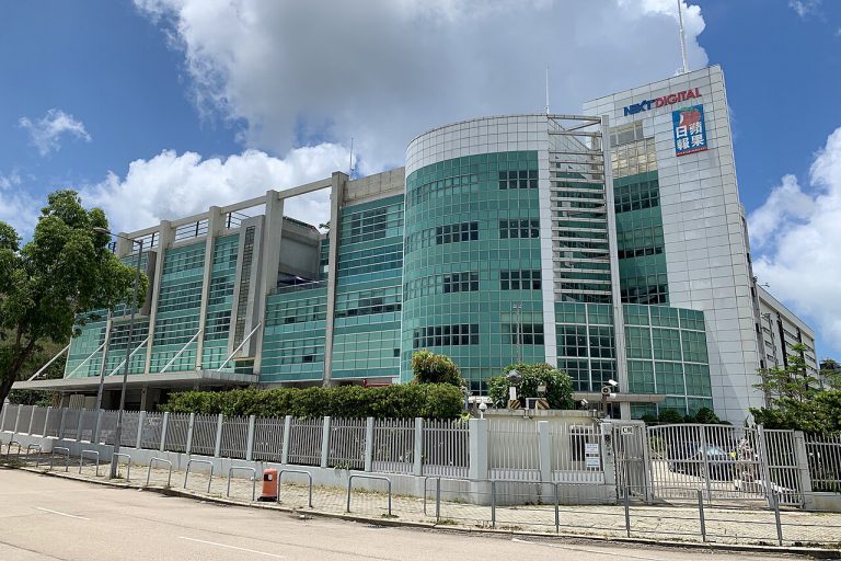 黎智英及黃偉強早前被指控就將軍澳工業邨壹傳媒大樓的土地用途,欺詐香港科技園公司。