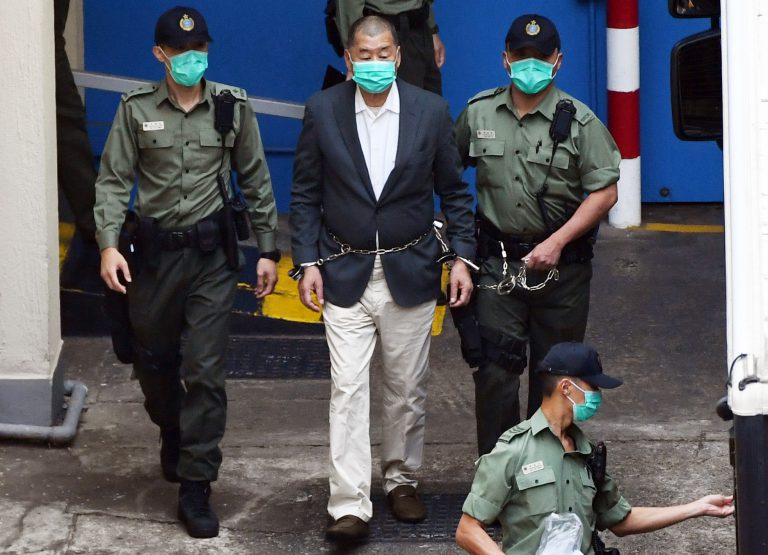 黎智英否認欺詐罪,經過審訊後被裁定罪成,判囚5年9個月。