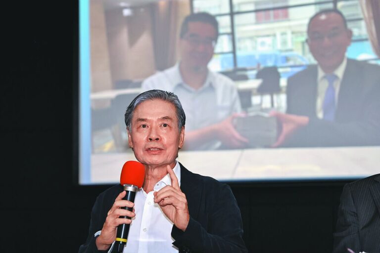 金溥聰並未扮演「煞車」角色，反而親自下場，指導全局。這已經不是在「愛護」馬英九，而是在利用他報復私仇。