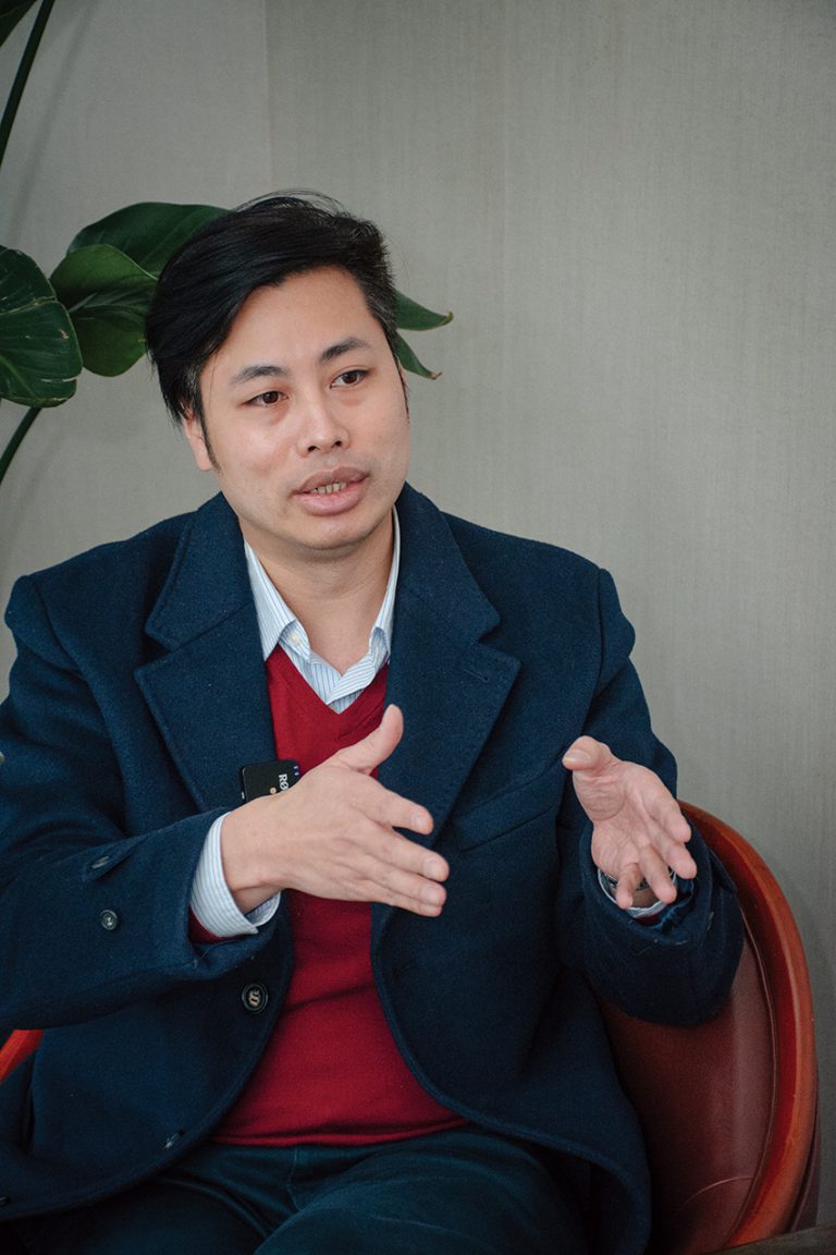 何俊賢認為，建制派應重新思考如何用手中的政治權力迫使政府聽取意見。