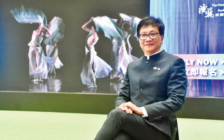 黃汝榮認為做法官抑或執教鞭，都要公正、持平。
