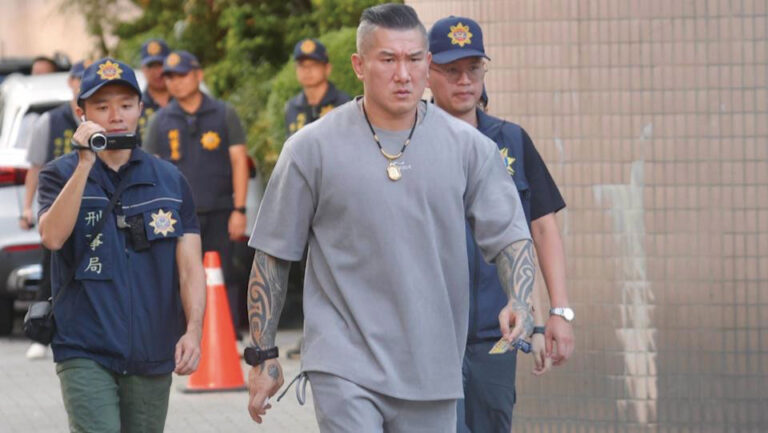 「館長」陳之漢說了一句「把賴清德狗頭斬下來」被起訴。