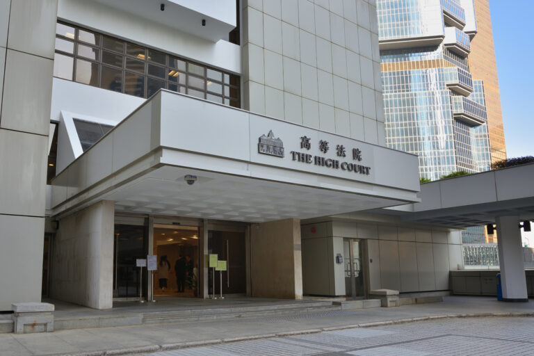 上訴庭即場駁回721白衣人被告的上訴許可申請。