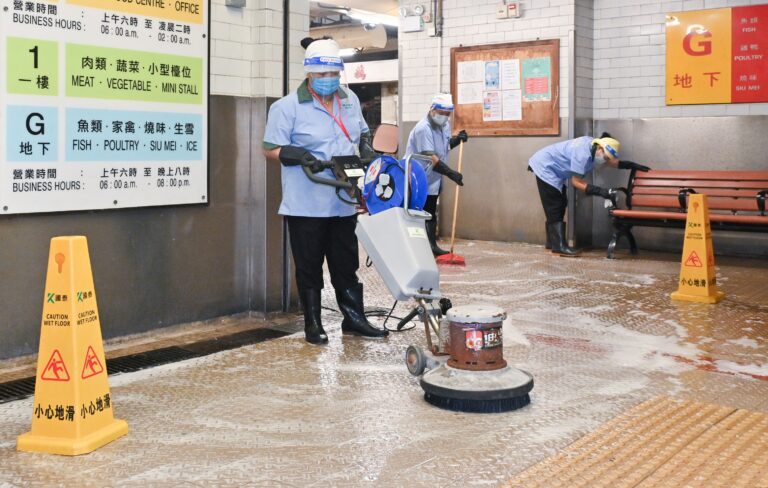 港府在新冠疫情期間,推出「抗疫辛勞津貼」以支援前線保安及清潔工。