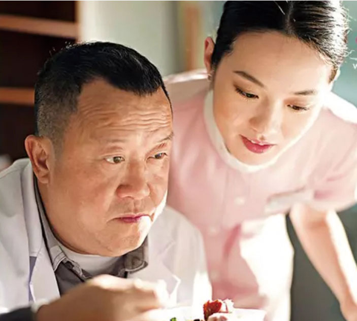 蔡潔電影出道作是彭浩翔導演的《香港仔》，與曾志偉有不少對手戲。