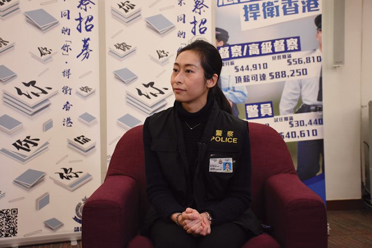 Yan曾做過會計和空姐。
