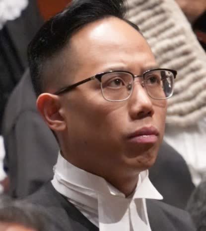 被持刀男子企圖襲擊的裁判官王證瑜。（網上圖片）