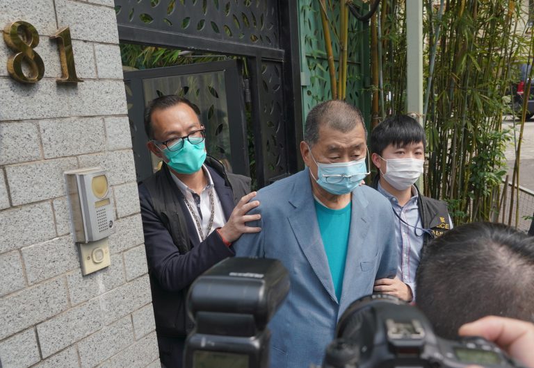 警方上月18日拘捕黎智英等15人，涉嫌組織及參與多宗非法集會遊行。