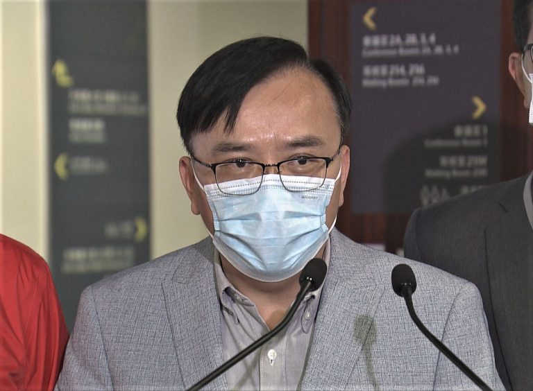 黃國希望，通關初期，每日至少有1萬個名額，同時設「特事特辦」通道處理特殊個案。