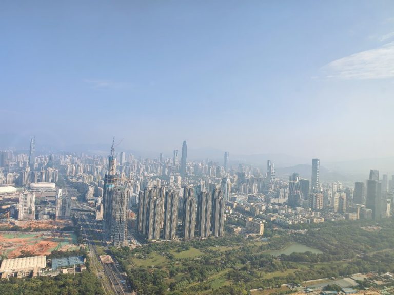 團員在深業上城雲客廳鳥瞰深圳的發展面貌
