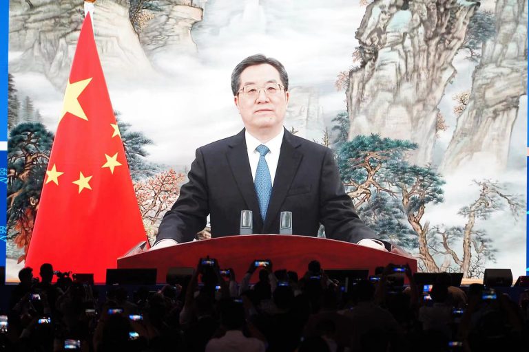 國務院副總理丁薜祥透過視像發表講話。（網上圖片）