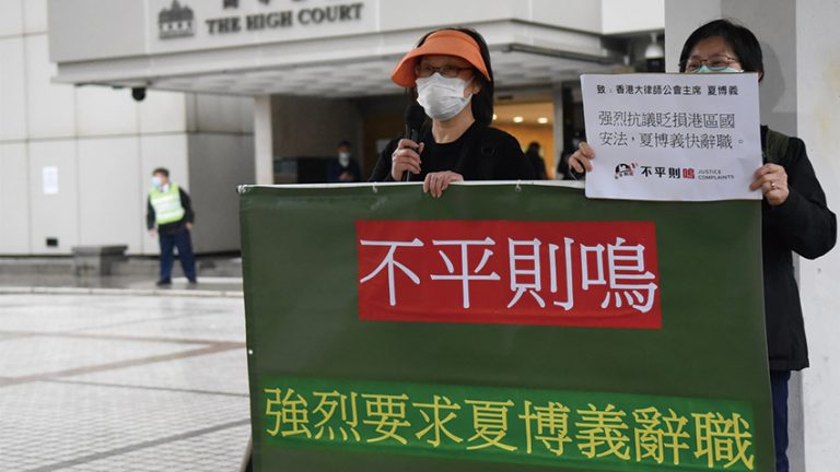 夏博義出任大律師公會主席期間，表現備受爭議，引起不少市民要求辭職。