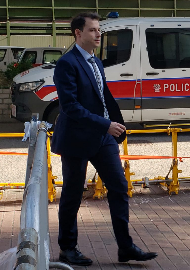 英國領事今早到庭旁聽黎智英案。