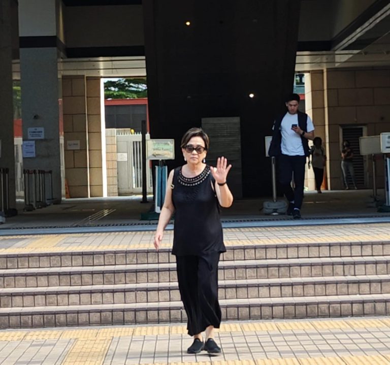 劉慧卿向媒體揮手。(周文虎攝)
