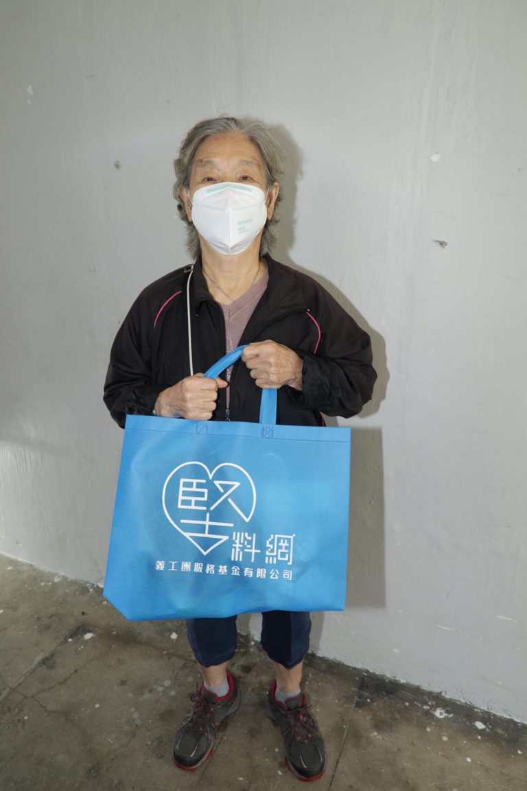 92歲獨居長者何婆婆多謝善心機構關注長者身體。