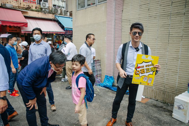 黑超哥（右一）都來支持。