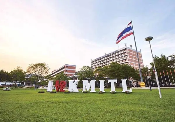 先皇理工大學為泰國著名學府。