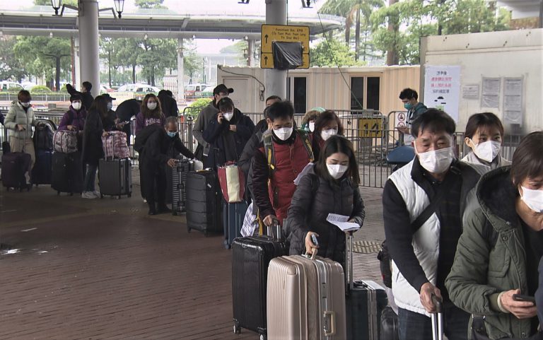 黃國表示，港人以往經常利用羅湖和落馬洲口岸進入內地，希望優先重開該兩個陸路口岸。