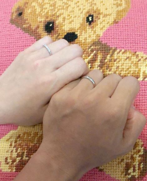 去年跟圈外男友秘密結婚, 也是在IG公布喜訊。