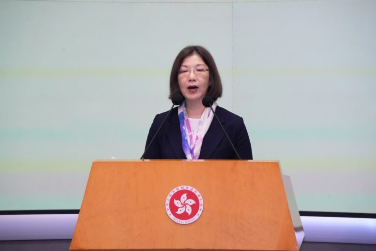 謝小華指未來重中之重的工作為撰寫香港五年規劃。(燊亮攝)
