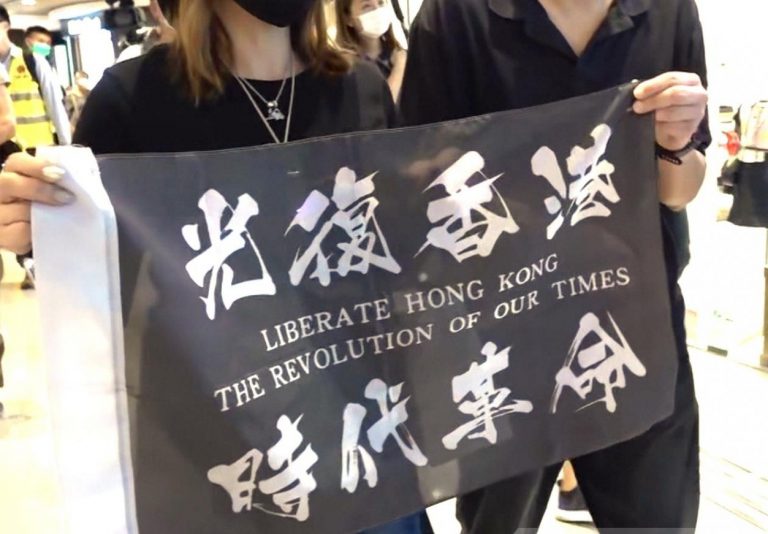 有示威者擔心港區國安法實施後，叫「光復香港」等口號會被捕。