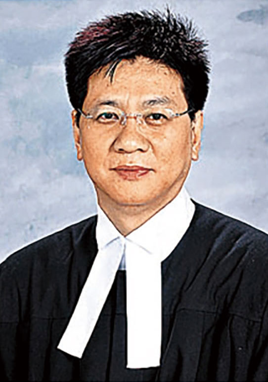 黃汝榮早年擔任常任裁判官，退休後晉身教育界。