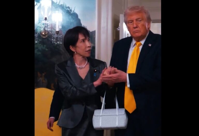 高巿早苗過去半年兩次會晤美國總統特朗普，表現極盡阿諛奉承、煙視媚行，堂堂日本首相夜總會媽媽生上身，毋須訝異，高巿只是體內先天尊敬白人的基因被激化。