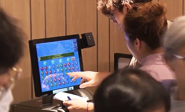 第二期50周年金多寶攪珠開始，馬會將採用全新的第五代攪珠機進行。